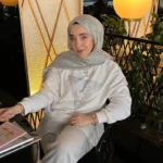 Üçgen Taşlı Sweat